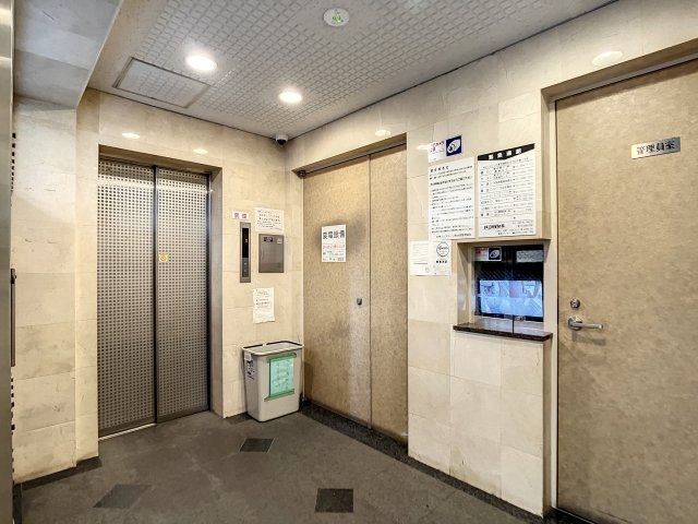 20/21 エントランス