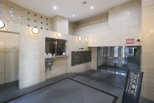 25/26 エントランス