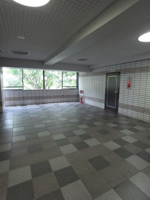 13/14 エントランス