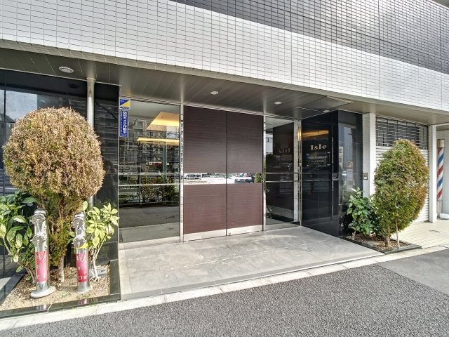 22/27 エントランス