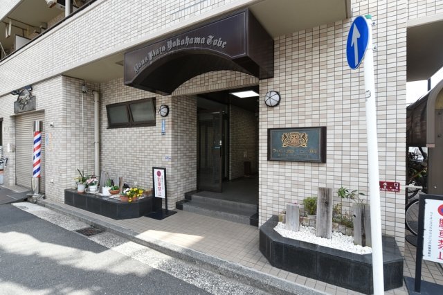 24/30 エントランス