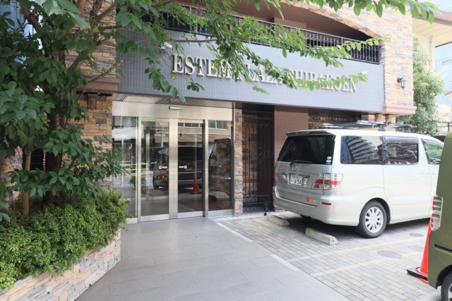 28/30 エントランス