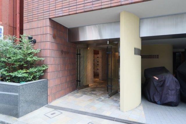 27/29 エントランス