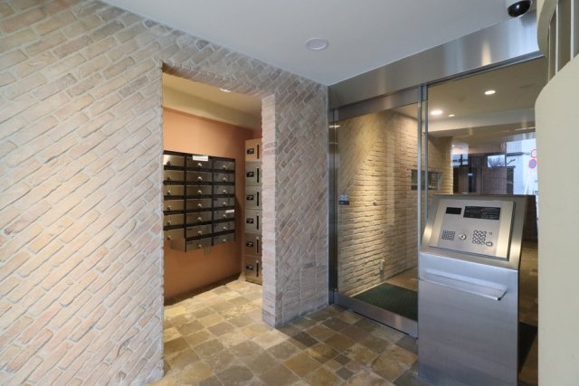 28/29 エントランス