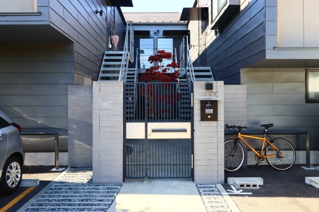 24/25 エントランス