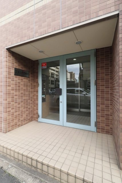 25/30 エントランス