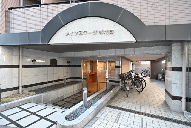 23/29 エントランス