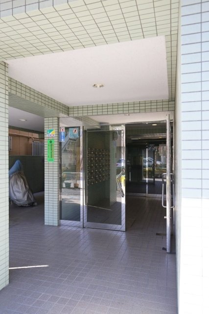 17/19 エントランス