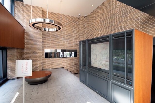 18/25 エントランス