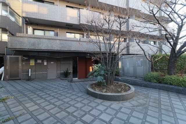 24/30 エントランス