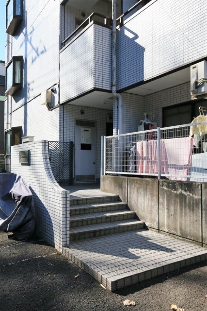 26/30 エントランス