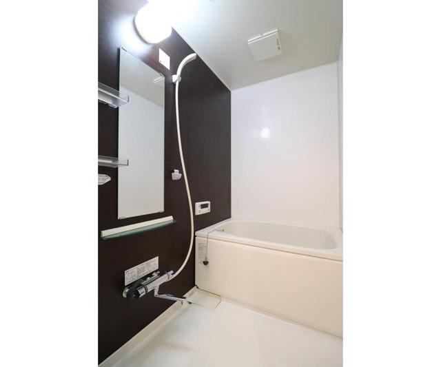 16/23 浴室
