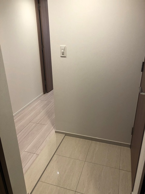 16/30 玄関