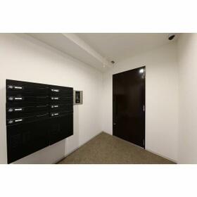 16/16 エントランス