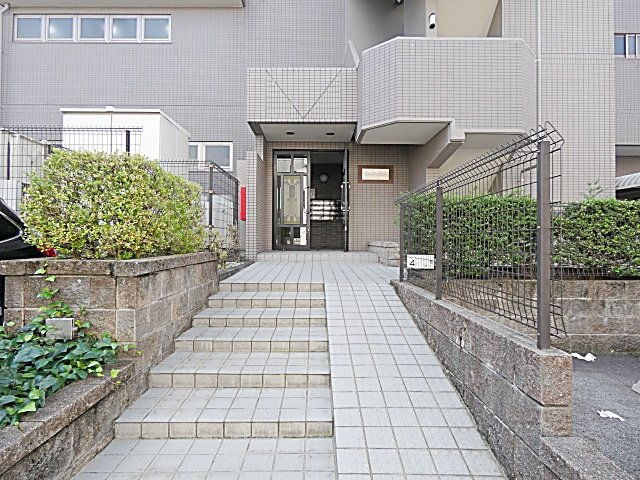 2/4 エントランス