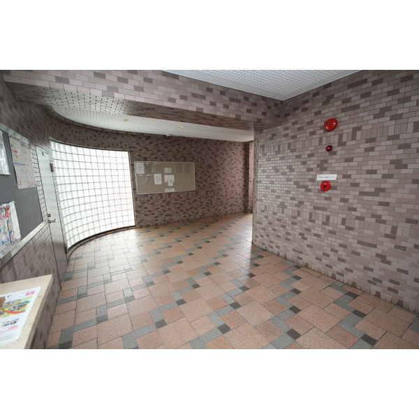 16/17 エントランス