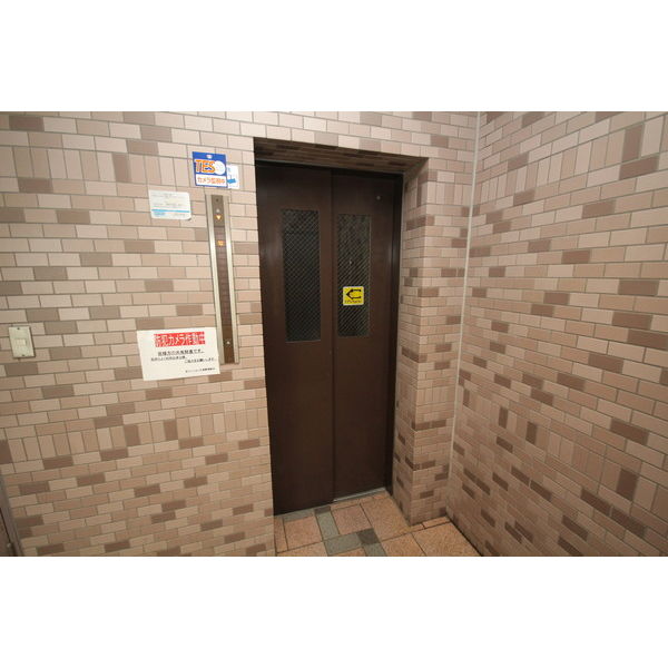 17/17 エントランス