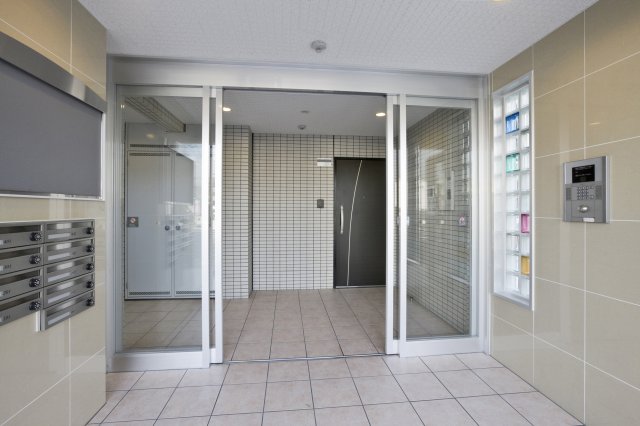 19/27 エントランス