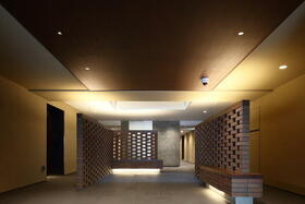 16/16 エントランス