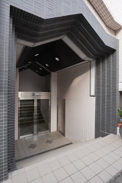 22/28 エントランス