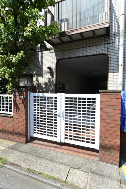 2/4 エントランス