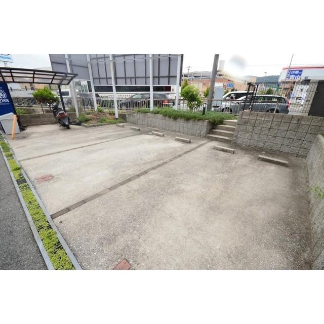 16/16 駐車場