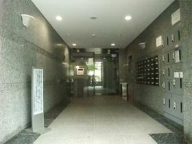 16/16 エントランス