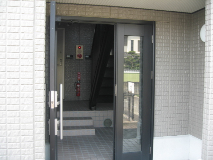 13/18 エントランス