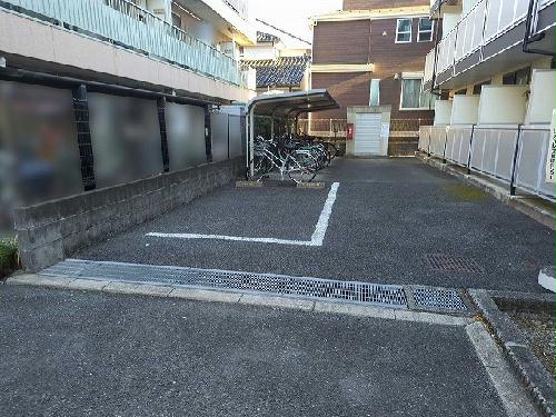 13/20 駐車場