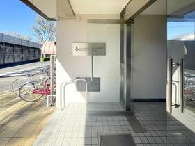 16/19 エントランス