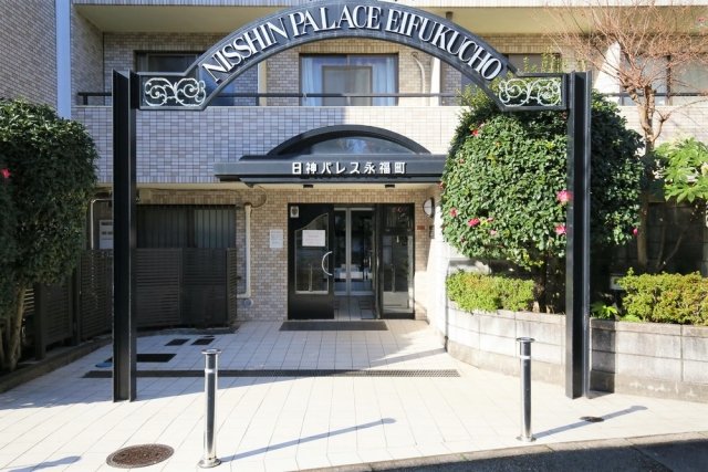 23/25 エントランス