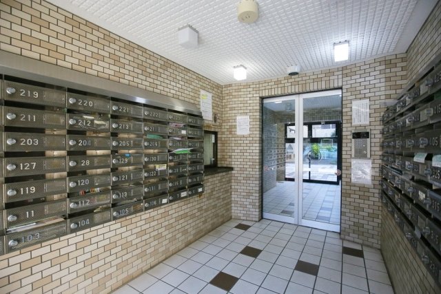 24/25 エントランス