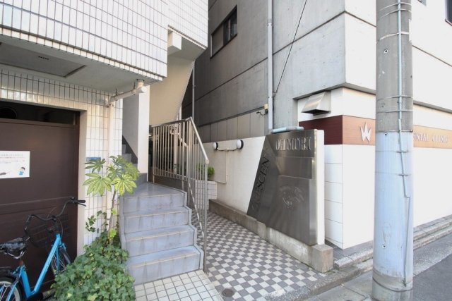 13/17 エントランス