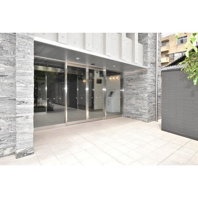 27/30 エントランス