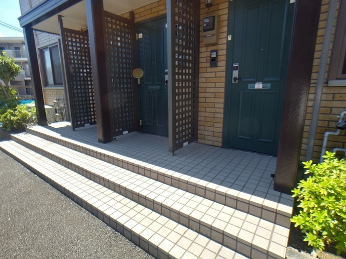 18/25 エントランス