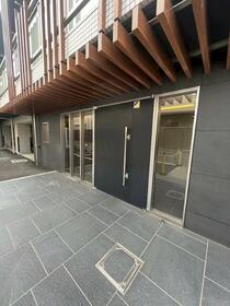 17/17 エントランス