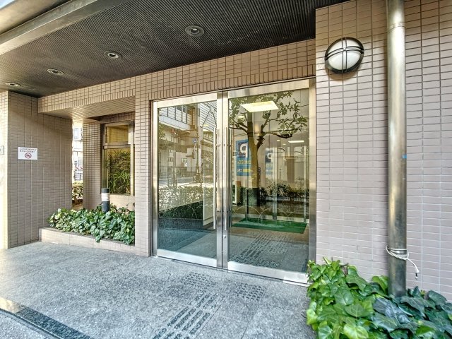 27/30 エントランス