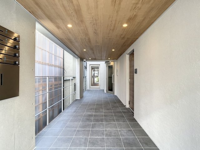 16/27 エントランス