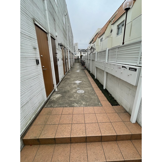 16/16 エントランス