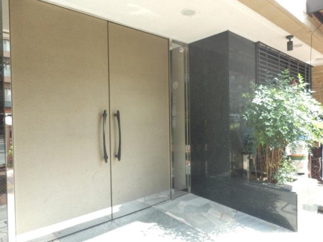 13/14 エントランス