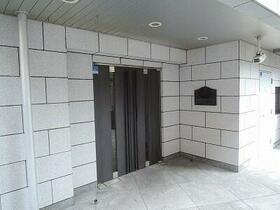 16/16 エントランス