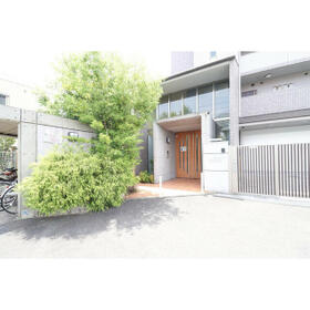 16/16 エントランス