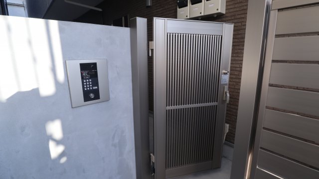 16/18 エントランス