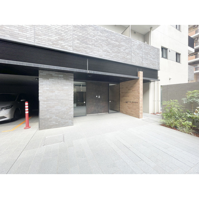 24/25 エントランス