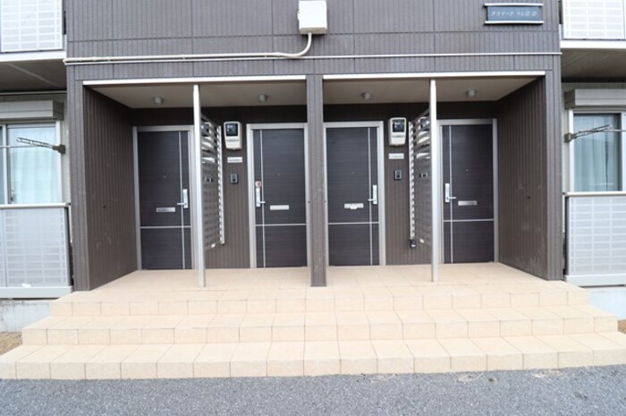 18/19 エントランス