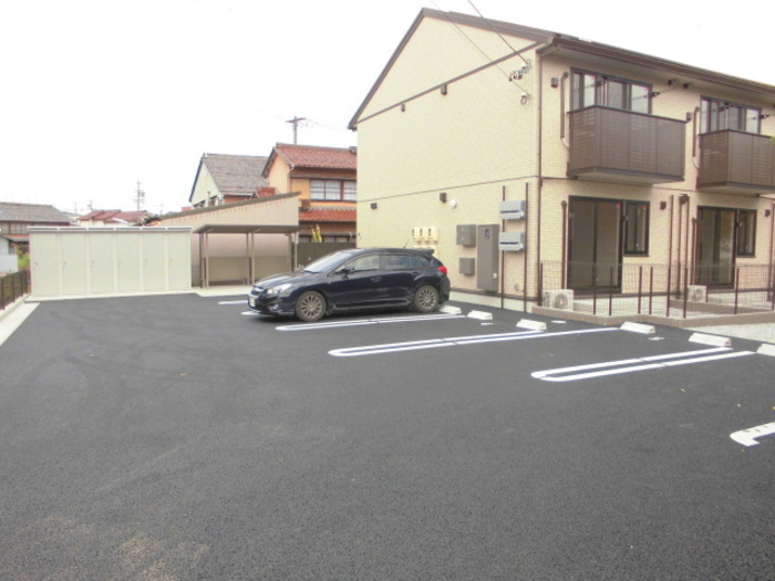 16/18 駐車場