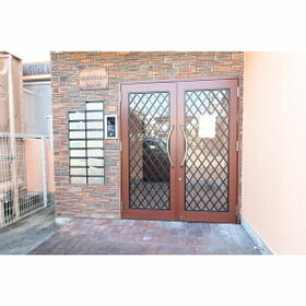 16/16 エントランス