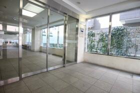 16/16 エントランス