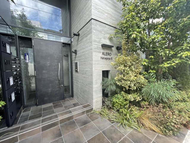 27/27 エントランス