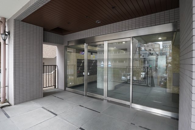 18/23 エントランス